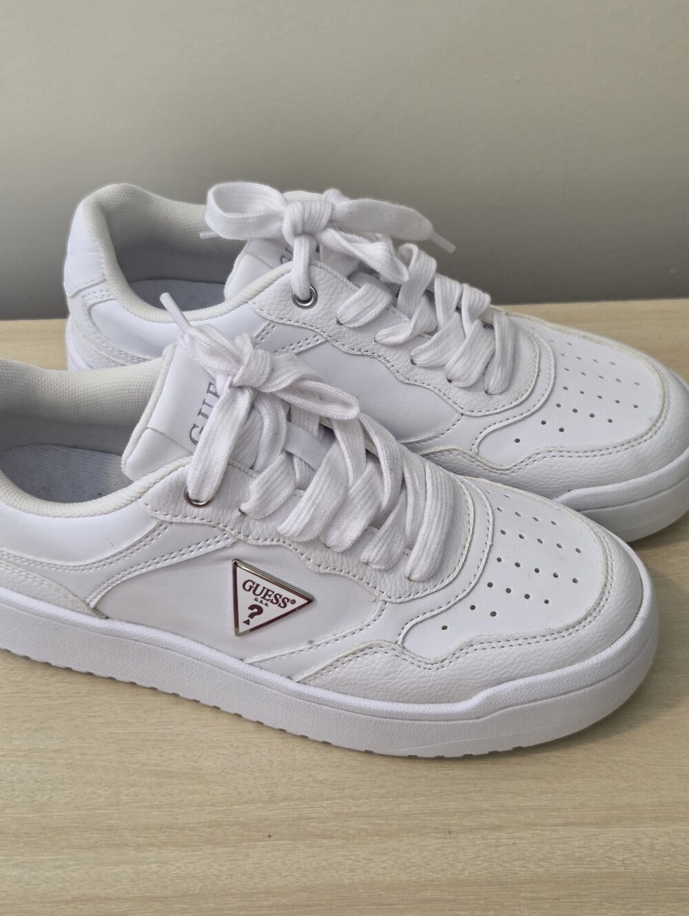 GUESS White Low-Top Women's Lace-Up Sneakers